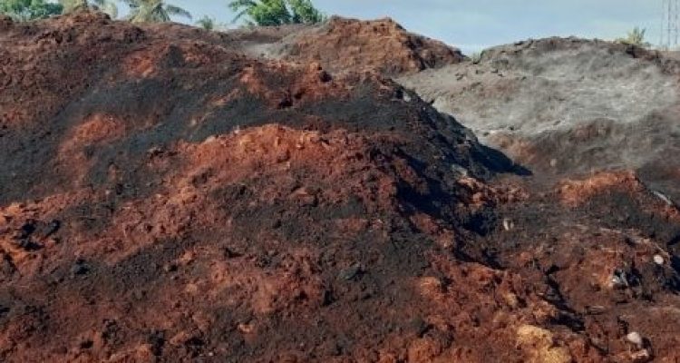 Ket poto: Pabrik sabut kelapa di Cupek terbakar