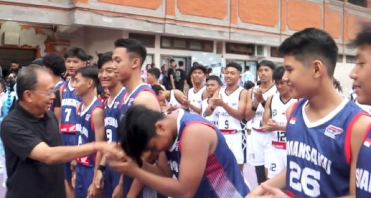 Ket poto: I Wayan Koster saat di GOR Ngurah Rai Denpasar