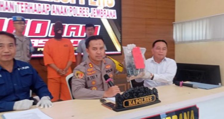 Ket poto: Saat pelaku pelecehan ana dibawah umur di introgasi oleh Kapolres Jembrana