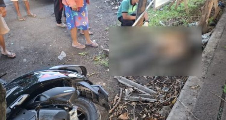 Ket poto: Kondisi pengendara motor usai tabrak tiang baliho