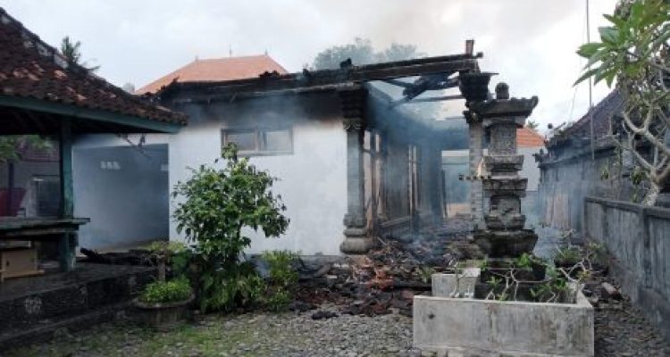 Ket poto:kondisi rumah korban setelah mengalami kebakaran Ket poto:kondisi rumah korban setelah mengalami kebakaran