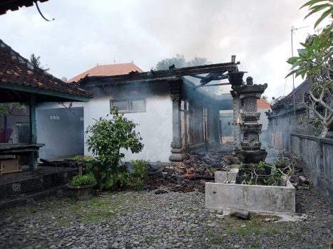 Ket poto:kondisi rumah korban setelah mengalami kebakaran