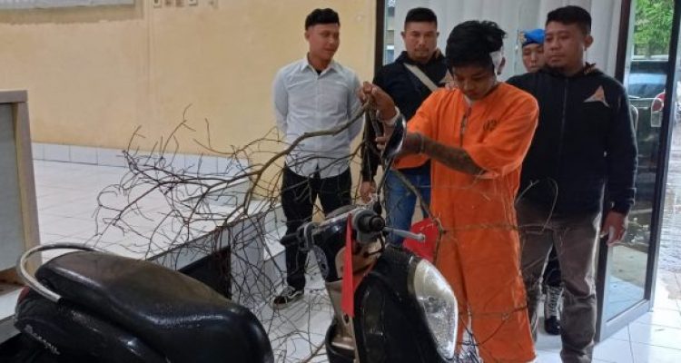 Ket poto: Pelaku curamor yang ditangkap di Pelabuhan Gilimanuk