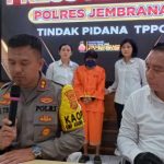 Ket poto: Kapolres Jembrana AKBP Endang Tri Purwanto didampingi Kasat Reskrim dan Kasi Humas Polres Jembrana ungkap kasus perdagangan orang