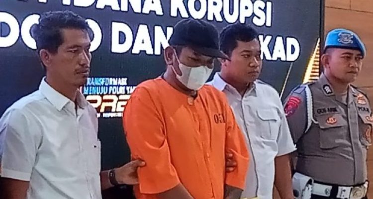 Ket poto: Ketua Lembaga Perkreditan Desa (LPD) Desa Adat Mendoyo Dangin Tukad berinisial IKS 47 tahun