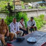 Ket poto: Penempatan, Pelatihan Produktivitas, dan Transmigrasi Dinas Tenaga Kerja dan Perindustrian Kabupaten Jembrana mengunjungi keluarga korban di Desa Tuwed Ket poto: Penempatan, Pelatihan Produktivitas, dan Transmigrasi Dinas Tenaga Kerja dan Perindustrian Kabupaten Jembrana mengunjungi keluarga korban di Desa Tuwed