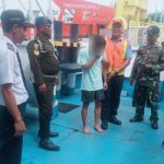 Ket poto: Korban berhasil dievakuasi oleh ABK setelah loncat dari kapal