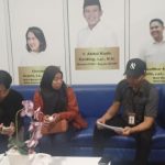 Ket Poto : PMI Asal Jembrana Heni Julaeha (tengah) saat meminta pendampingan pulang ke tanah air Ket Poto : PMI Asal Jembrana Heni Julaeha (tengah) saat meminta pendampingan pulang ke tanah air