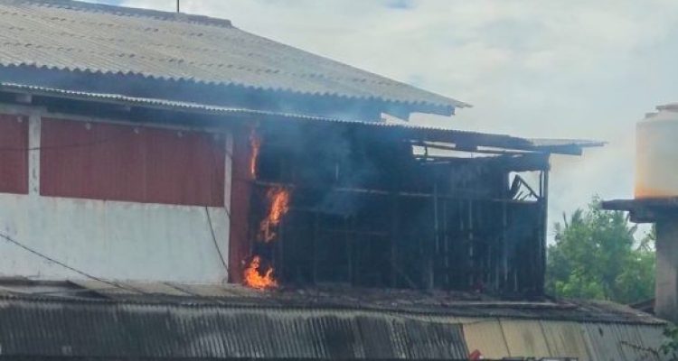 Ket poto: Kondisi gudang Cafe Gula-Gula terbakar