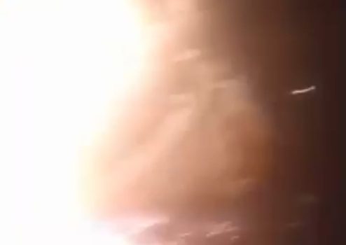 Ket poto: Detik-detik Perahu Selerek Milik Nelayan Jembrana Tenggelam di Perairan Pulukan (tangkapan video kamera anak buah kapal)