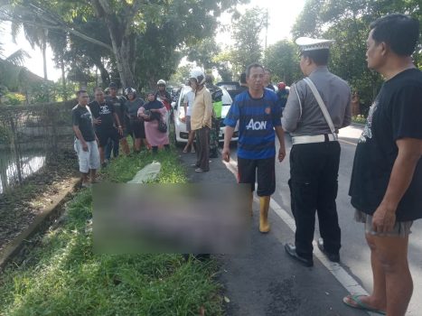 Ket poto: Kondisi korban setelah ditabrak mobil