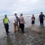 Ket poto: Korban dievakuasi pihak kepolisian di Pantai Pulukan