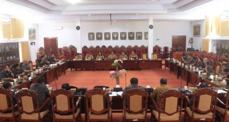 Ket poto: rapat kerja untuk membahas permasalahan pegawai Non-Aparatur Sipil Negara (Non-ASN) di lingkungan Pemerintah Kabupaten Jembrana