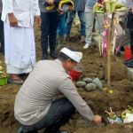 Ket [poto: Kapolres Jembrana, AKBP Endang Tri Purwanto meletakan batu pertama pembangunan dapur SPPG Ket [poto: Kapolres Jembrana, AKBP Endang Tri Purwanto meletakan batu pertama pembangunan dapur SPPG