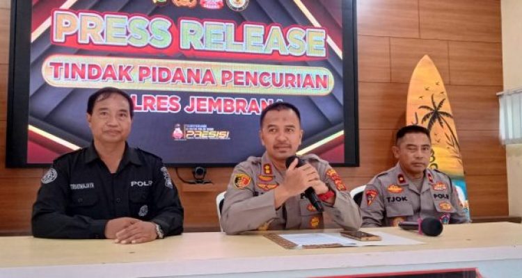 Ket poto: Kapolres Jembrna mengadakan jumpapers pengamanan arus muudik saat menjelang hari Raya Nyepi