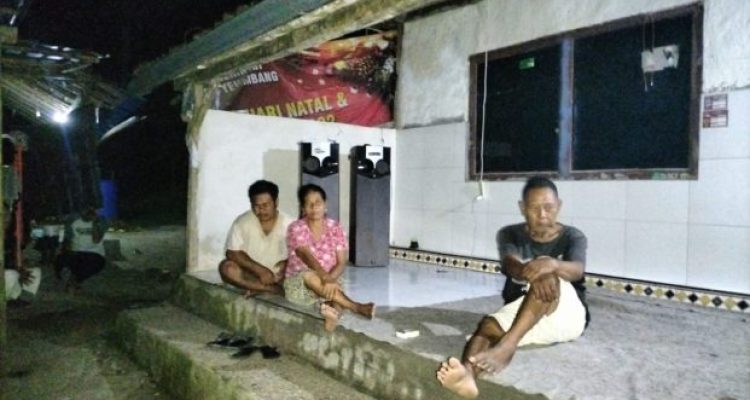 Ket poto: Keluarga korban di Banjar Wali, Desa Yeh Embang, Jembrana