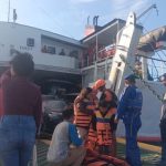 Ket poto: penumpang KMP Nusa Makmur dievakusi Satpolair Polres Jembrana Ket poto: penumpang KMP Nusa Makmur dievakusi Satpolair Polres Jembrana