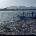 Ket Poto : Nelayan yang menemukan jenazah Mang Amo yang mengapung di laut Ket Poto : Nelayan yang menemukan jenazah Mang Amo yang mengapung di laut