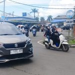 Ket poto: kendaraan yang baru turun dari kapal diarahkan ke Terminal Gilimanuk