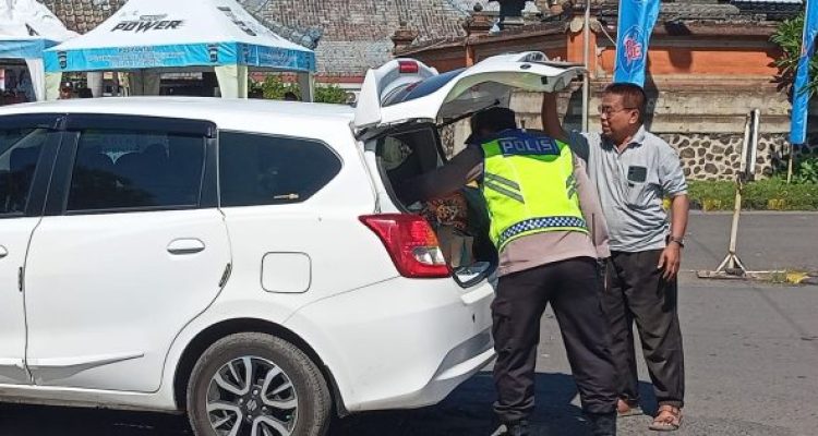 Ket poto: Pemeriksaan di Pos II Pelabuhan Gilimanuk