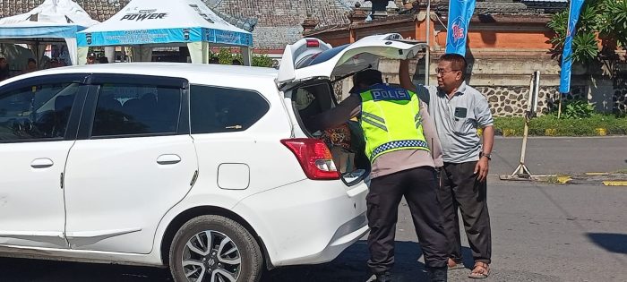 Ket poto: Pemeriksaan di Pos II Pelabuhan Gilimanuk