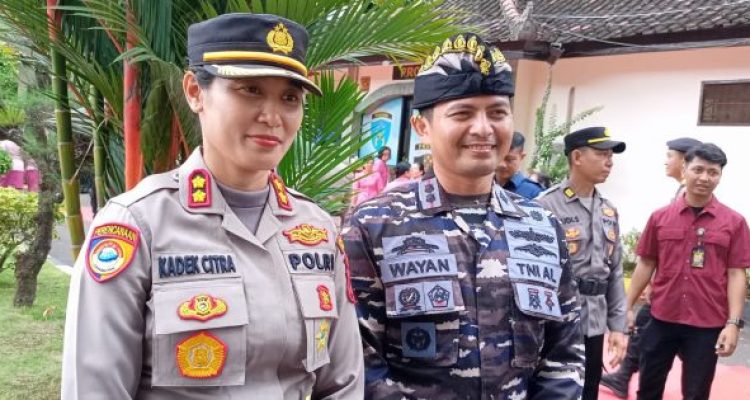 Ket poto: Kapolres Jembrana AKBP Kadek Citra Dewi Suparwati didampingi suaminya Danlanal Batam, Letkol Laut (P) I Wayan Rusdiana, S.H., S.T., M.Tr.Opsla.