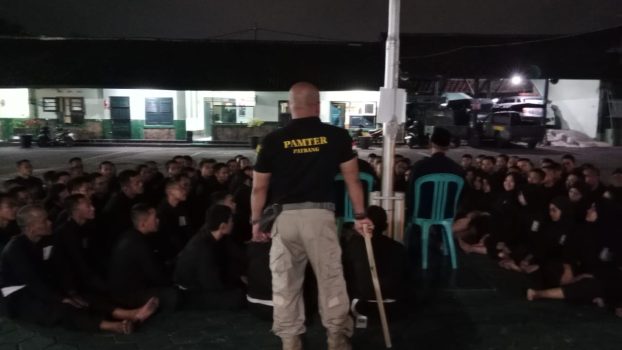 Ket poto: Persaudaraan Setia Hati Terate (PSHT) Ranting Patrang Cabang Jember Pusat Madiun latihan bersama di Sub Rayon Kodim