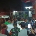 Ket poto: Jenazah almarhum tiba dirumah duka Lingkungan Samblong dari Bandara Ngurah Rai Denpasar Ket poto: Jenazah almarhum tiba dirumah duka Lingkungan Samblong dari Bandara Ngurah Rai Denpasar