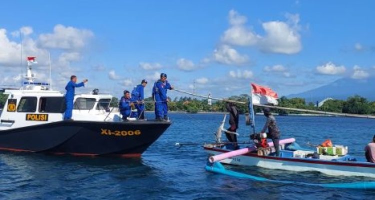 Ket poto: Sat Polairud Polres Jembrana himbau nelayan menggunakan alat keselamatan