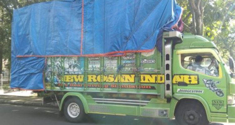 Ket poto: Salah satu truk ODOL yang diberhentikan oleh petugas Kepolisian di Jembrana