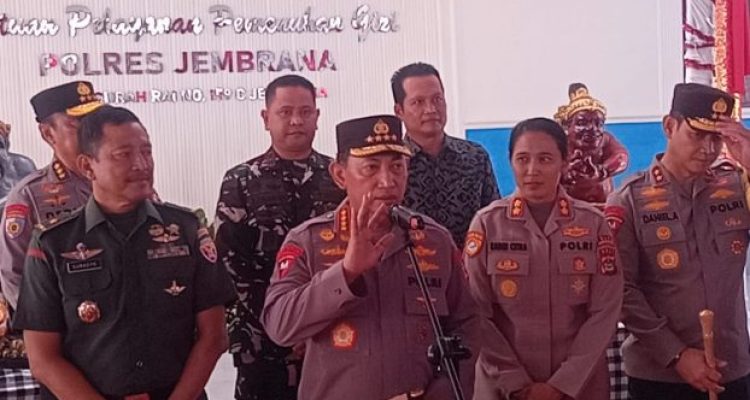 Ket poto: Kapolri Jenderal Listyo Sigit Prabowo saat meresmikan SPPG Polres Jembrana