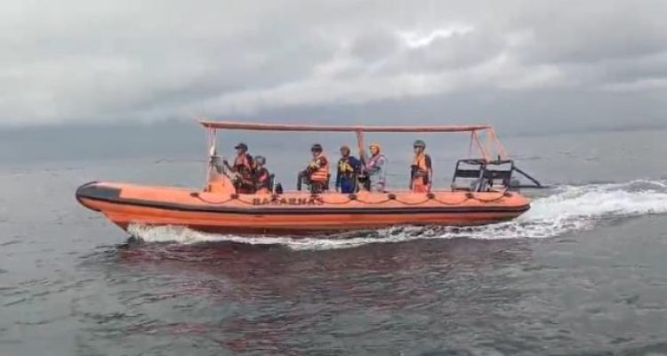 Ket poto: Tim Sar Gabungan sisir wilayah perairan Gilimanuk dan Pebuahan Ket poto: Tim Sar Gabungan sisir wilayah perairan Gilimanuk dan Pebuahan