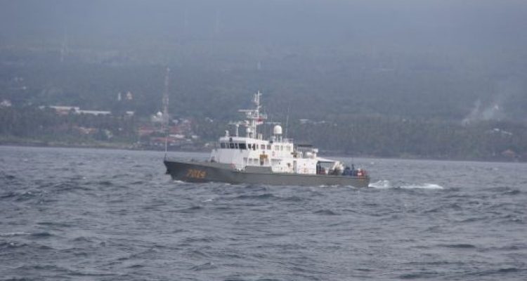 Ket poto: Tim Sar Gabunga sisr Selat Bali