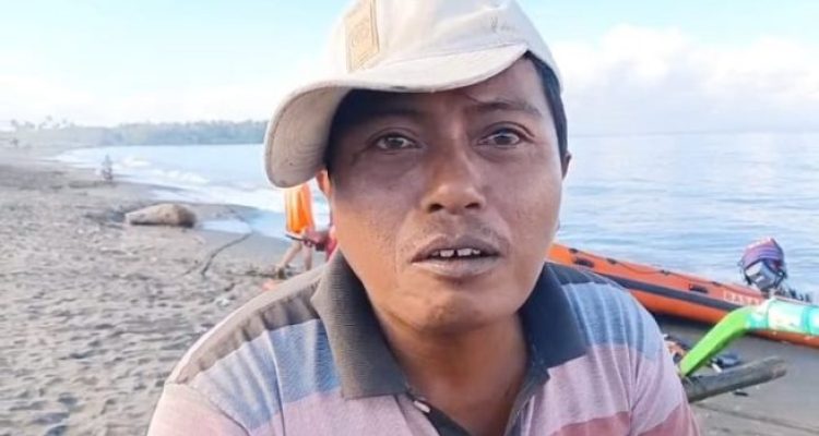 Ket poto: Salah satu nelayan yang menemukan jenazah tersebut bernama Miftah Hurahman (40)