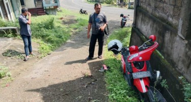 Ket poto: Kondisi sepeda motor pelaku pencurian di salah satu kios di Pekutatan