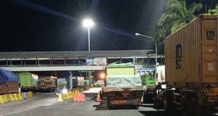 Ket poto: Kondisi Pelabuhan Gilimanuk pasca ditutup sementara lantaran cuaca buruk di Selat Bali