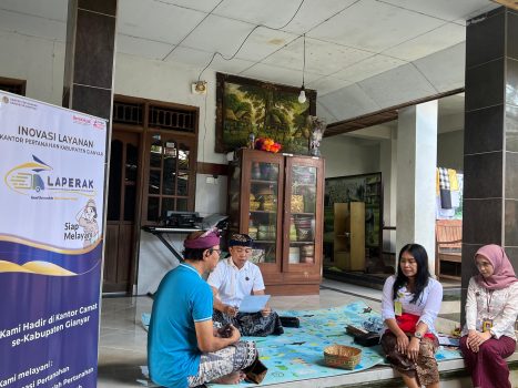 Sumpah Sertipikat Hilang di Rumah (SUMRINGAH) bagi masyarakat, khususnya pemohon yang sudah lanjut usia.