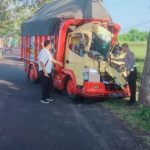 Ket poto: Kondisi kendaraan truk usai nabrak tronton Ket poto: Kondisi kendaraan truk usai nabrak tronton