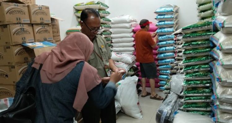 Ket poto: Kamentan RI cek beras di Pasar Umum Negara