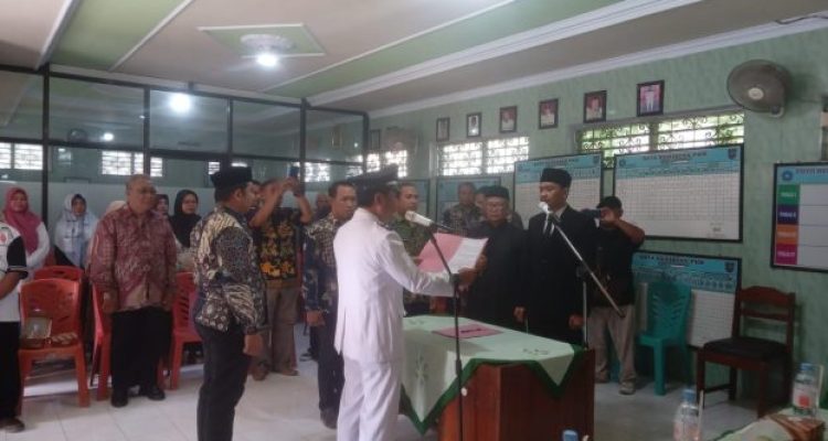 Ket poto: Pelantikan perangkat desa