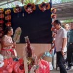 Ket poto: Bupati Kembang dan Wabup Ipat didampingi Forkopimda Jembrana mengecek persiapan Pameran Kerajinan dan UMKM di area Parkir Pemkab Jembrana