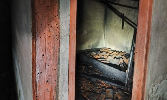 Ket poto: korban ditemukan meninggal dunia dengan kondisi terbakar di tempat tidur