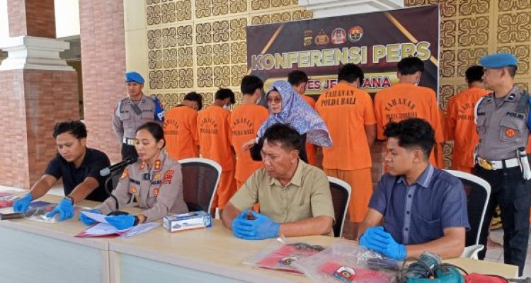 Ket p[oto: Polres Jembrana ungkap kasus pencurian kabel yang menelan kerugian ratusan juta rupiah