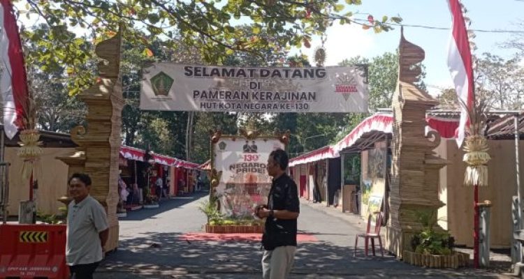 Ket poto: Pameran UMKM di Areal Parkir Pemkab Jembrana