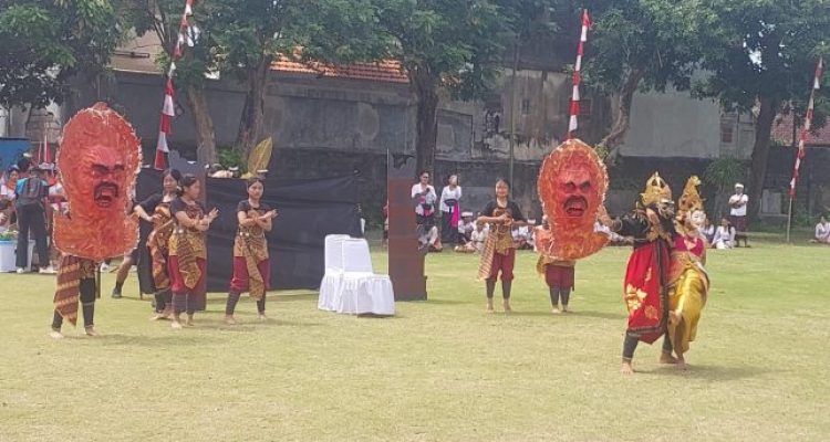 Ket poto: Anak-anak saat mementaskan atraksi seni dan budaya.