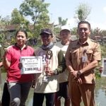 Ket poto: para juara lomba sampan traditional berpoto bersama usai penyerahan hadiah