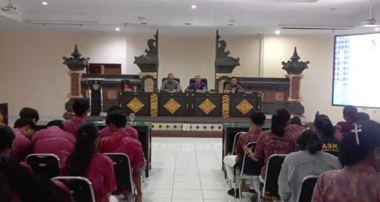 Ket poto: Dinas Tenaga Kerja Kabupaten Jembrana memberikan workshop kepada para siswa SMK Negeri dan swasta se Jembrana