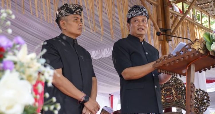 Ket poto: Bupati Jembrana I Made Kembang Hartawan didampingi Wakil Bupati I Gede Ngurah Patriana Krisna