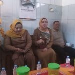 Ket poto: Kepala Desa Slawi Kulon, Hesti Purwanti