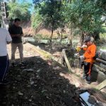 Ket poto: di Pura Taman Beji, Lingkungan Satria Pendem, Kecamatan Jembrana mengalami kerusakan pasca banjir